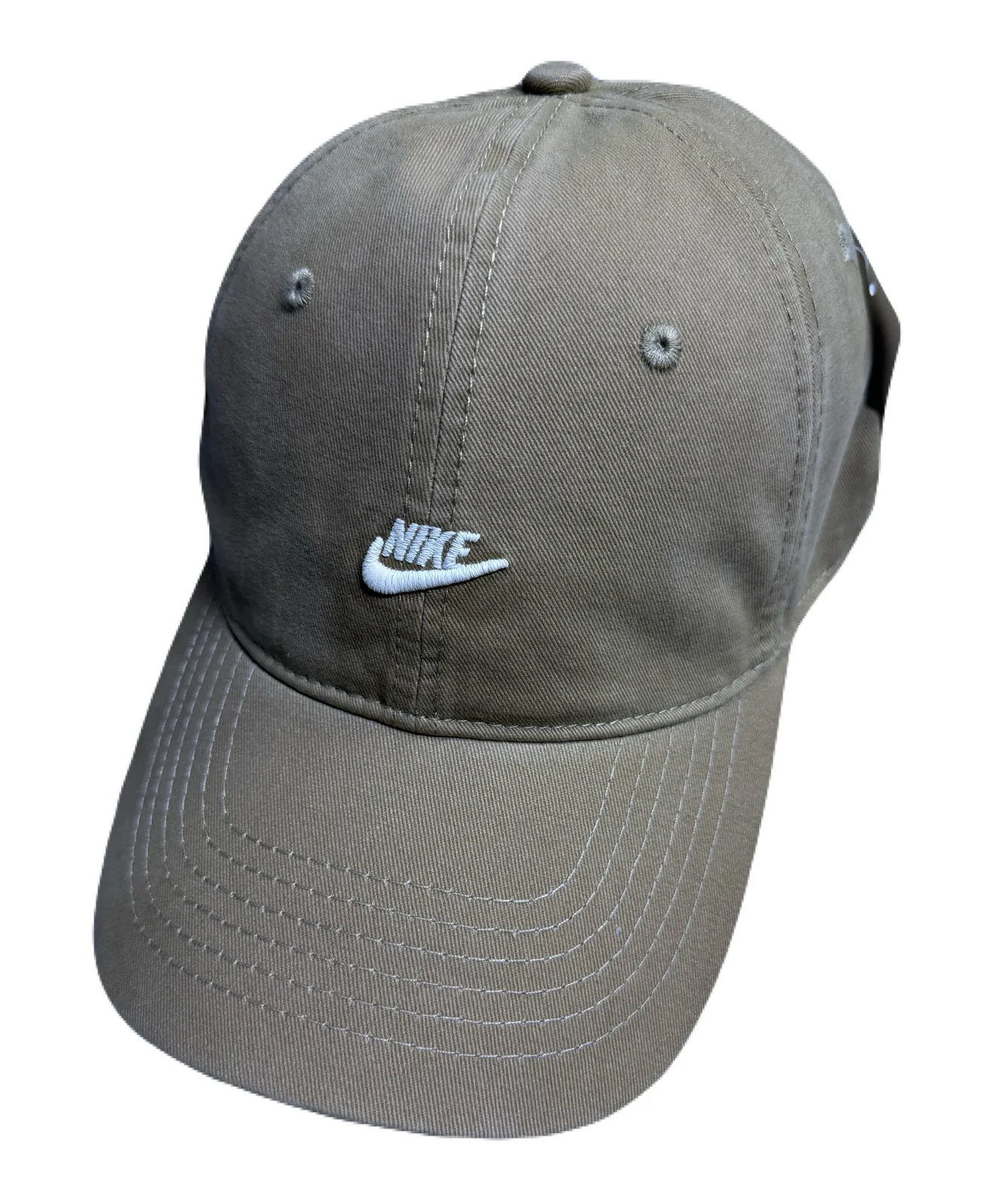 Nike саравчтай малгай